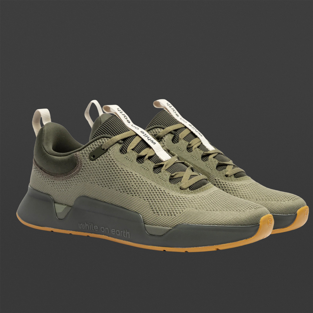 While on Earth Move Trainer Forest als Paar: leichter Look, stabiler Stand und ready für Training und Wege.