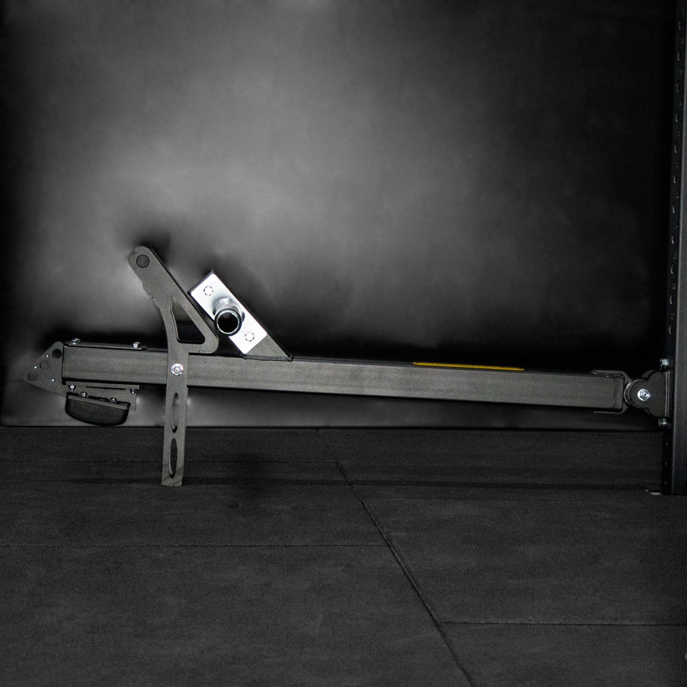 Komplettes Setup der Belt Squat Erweiterung am Rack, bereit für Training.